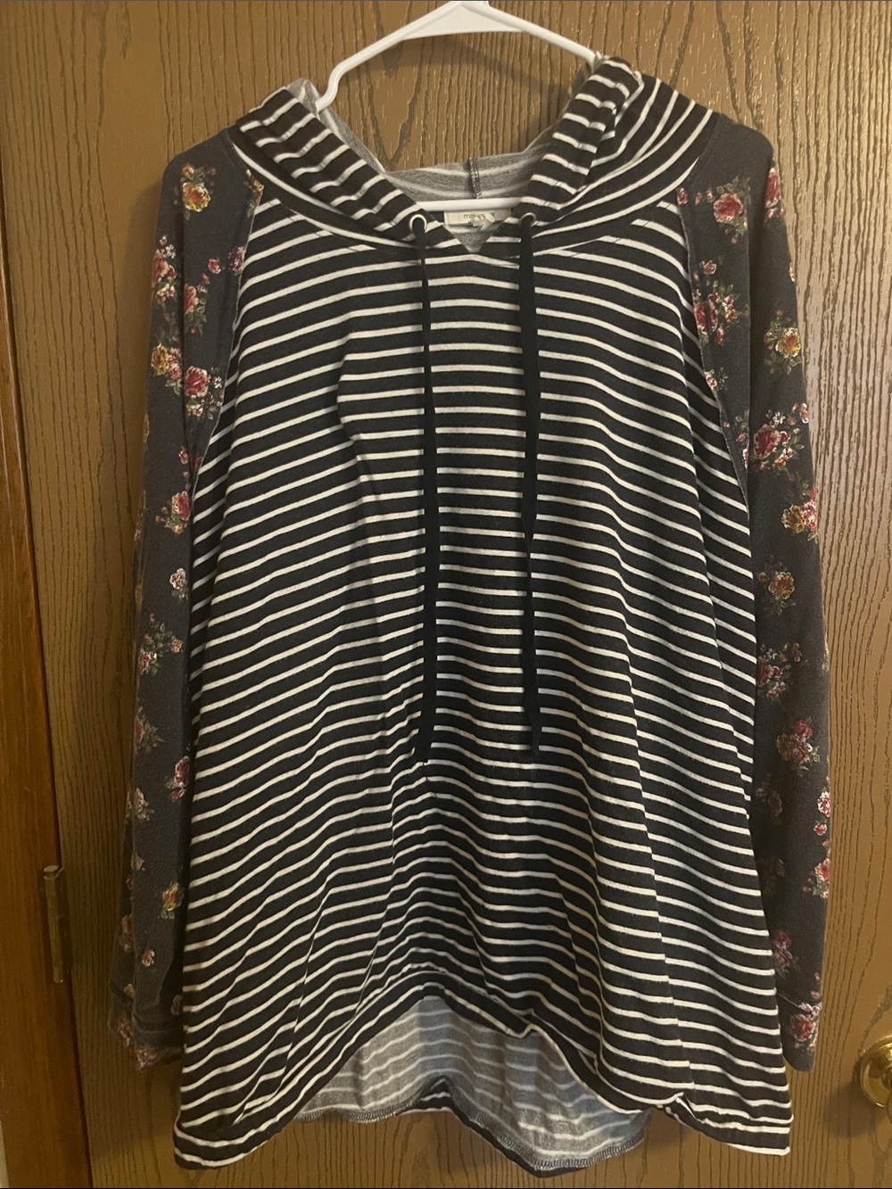 Striped Scoop Neck Pullover Sweater with Floral Sleeves - Black/White